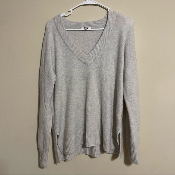 Madewell Sweater ALPACA + MERINO WOOL White Gray V-Neck Soft Luxurious Top sizeM - Picture 2 of 7